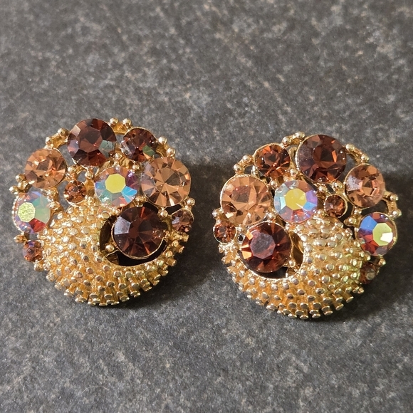 Lisner Vintage Elegant Gold and Brown Crystal  Clip On Earrings - Picture 4 of 13